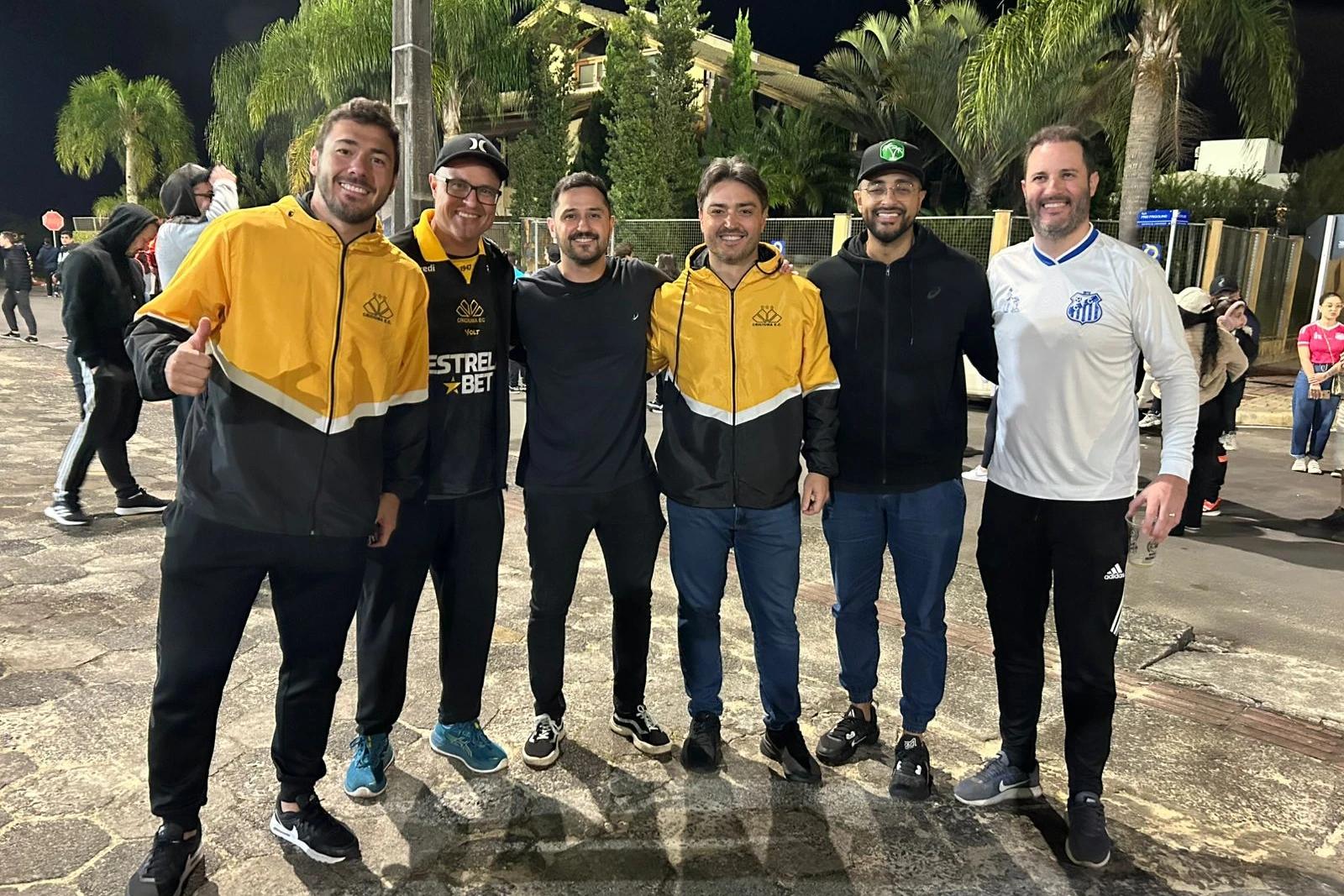 Confraternização entre torcidas do Tigre e Azulão marca noite de futebol em Nova Veneza