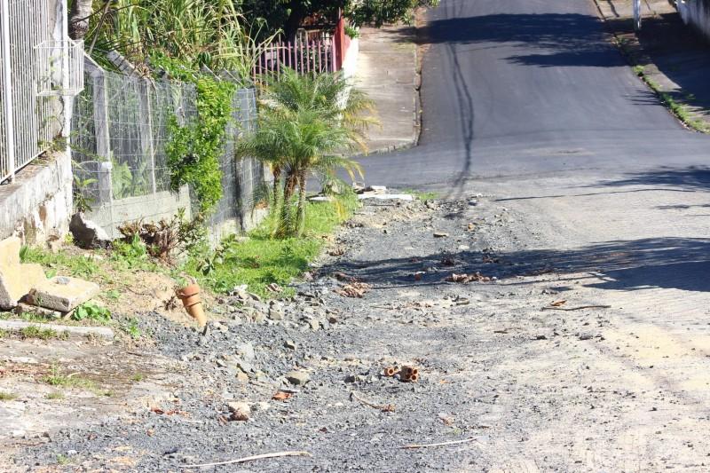 Moradores da Operária Nova cobram solução para obra inacabada da Prefeitura de Criciúma