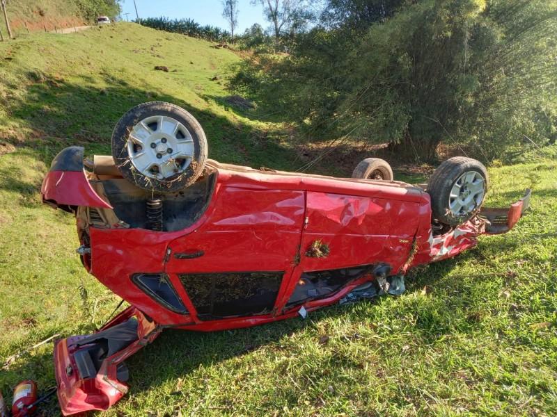 Jovem fica ferido em capotamento no município de Siderópolis 