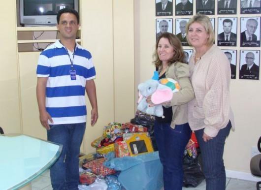Brinquedos são doados à CDL de Araranguá