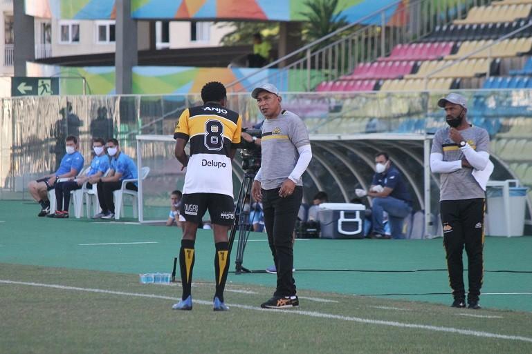Maria destaca superação, entrega e consistência defensiva na classificação na Copa do Brasil