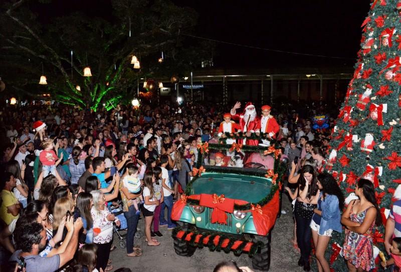 Apresentações culturais e shows marcam a segunda noite do Natal Encantado