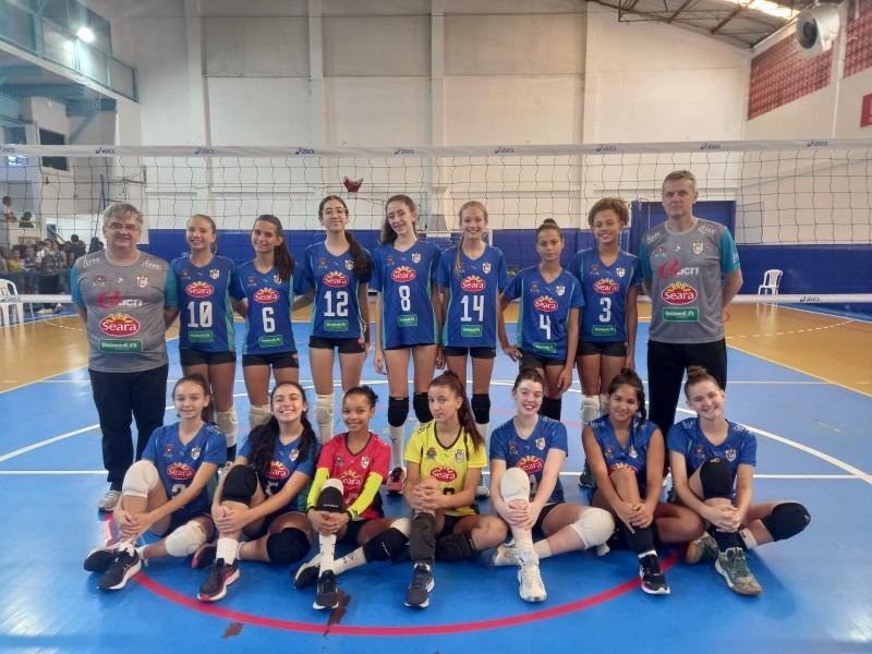 Em Florianópolis, vôlei de Forquilhinha estreia com duas vitórias no Estadual Sub-15