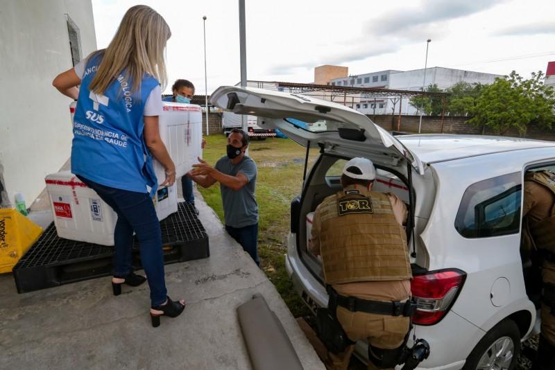 Governo de SC começa distribuir novas doses da vacina contra a Covid-19 para as regionais de saúde