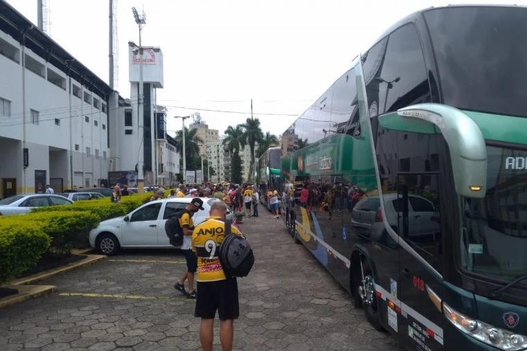Contra o Internacional, direção do Criciúma vai disponibilizar ônibus e ingresso