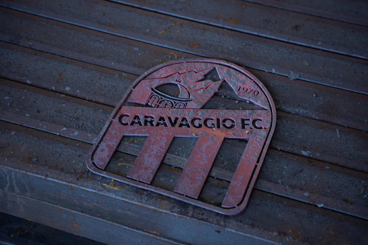 Montanha, santuário e fé: Caravaggio apresenta novo escudo