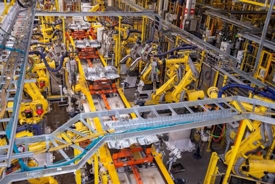 General Motors e Mercedes-Benz anunciam férias coletivas e interrupção da produção no Brasil