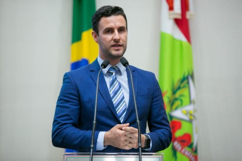 Deputado Felipe Estevão é reeleito presidente da Comissão de Pesca e Aquicultura