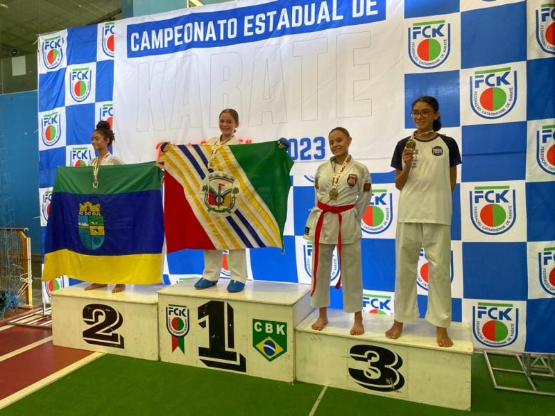 Cocal do Sul conquista 13 medalhas em campeonato de karatê