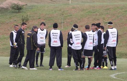 Para encarar o Vasco, Vadão encaminha time com Gilson no meio-campo