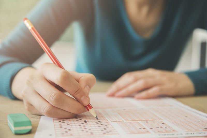 Cerca de 6% dos cursos avaliados no Enade 2018 tiraram nota máxima