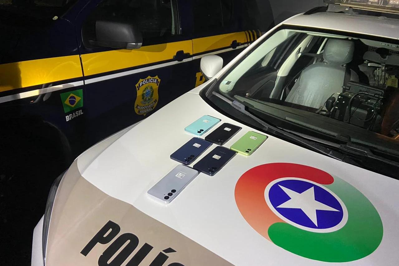 PRF e PM recuperam celulares furtados e prendem quatro pessoas na BR-101