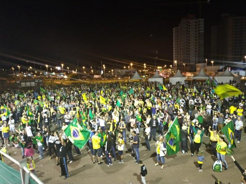 Criciumenses vão às ruas comemorar a vitória de Jair Bolsonaro 