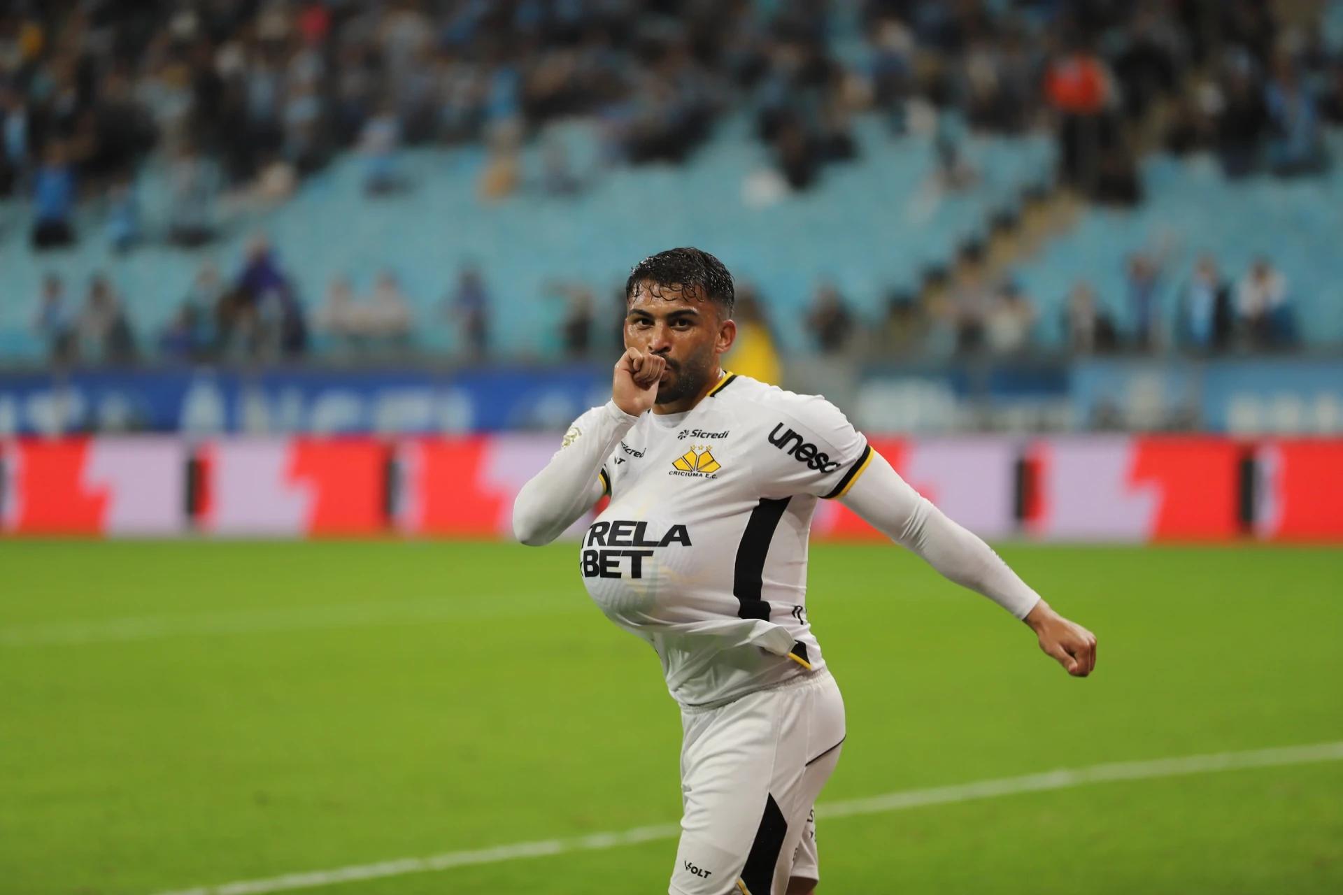 Nova janela de transferências permite ao Criciúma registrar Ronald mais cedo
