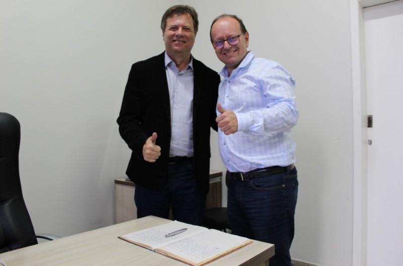 Sandro Serafin assume Prefeitura de Içara durante férias de Murialdo
