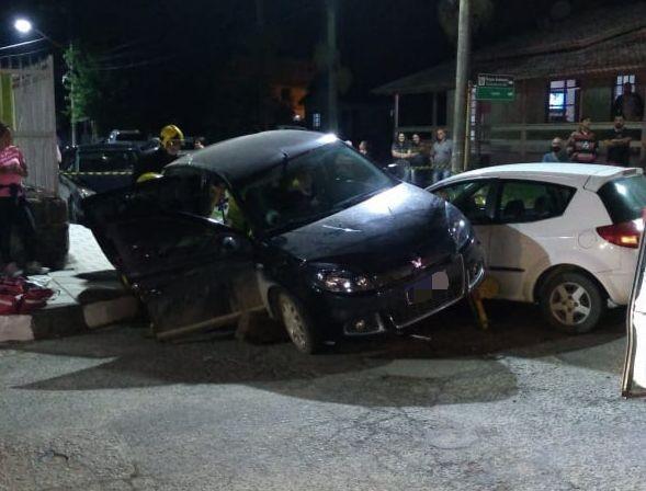 Acidente de trânsito resulta em duas pessoas feridas em Capivari de Baixo 