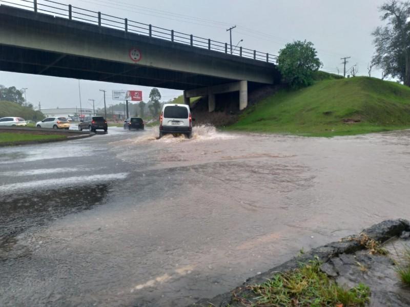 Sul de SC: acumulado de chuva entre sexta e domingo pode chegar a 200 milímetros, alerta Defesa Civil 