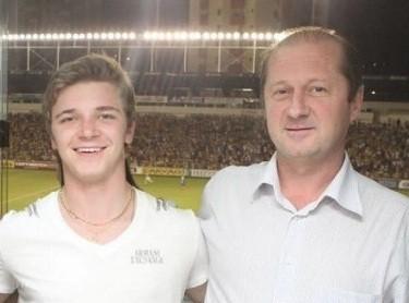 Presidente confirma que filho recebe prêmios no Tigre