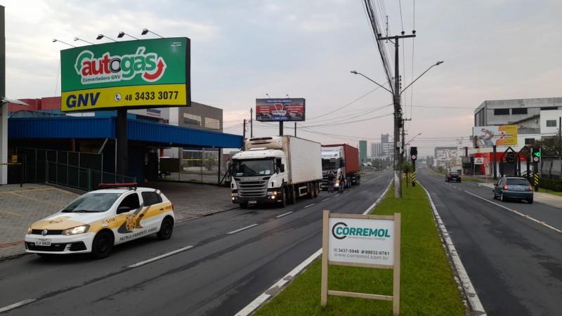 Caminhões com peso acima do permitido são alvos de operação da DTT em Criciúma