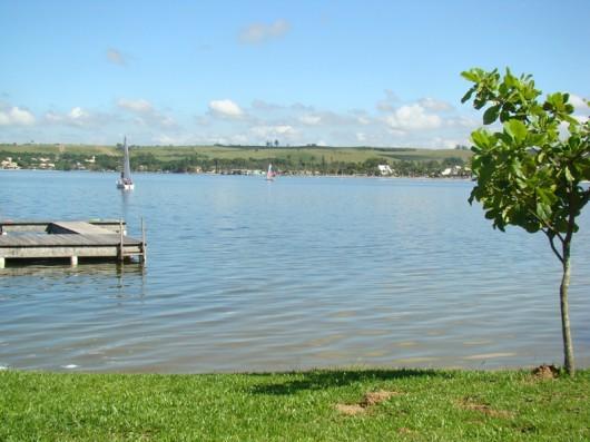 Sol, calor, pouco vento e mar calmo