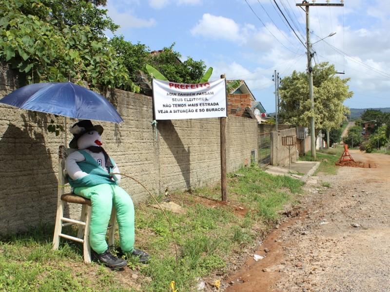 Moradores do Ana Maria cobram melhorias na rua Rainha da Paz, em Criciúma