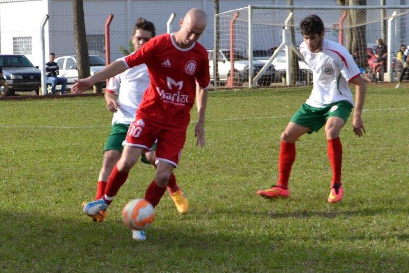 Naspolini e Vasco garantem vaga na segunda fase do Municipal