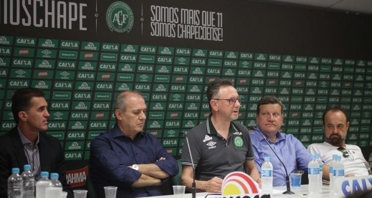 Chape anuncia Vagner Mancini como técnico