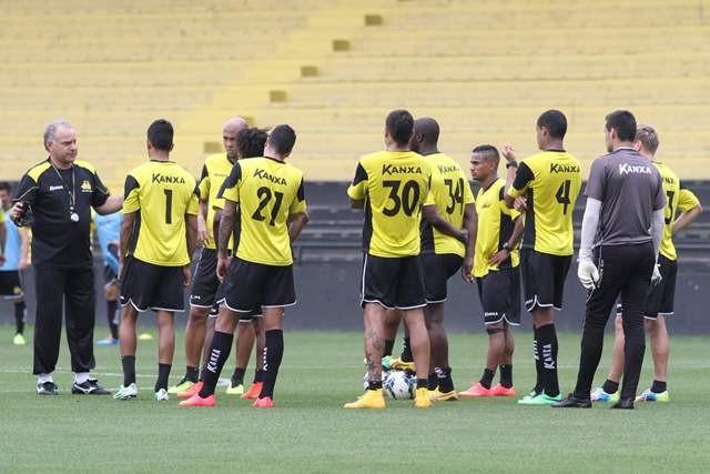 Toninho Cecílio começa a desenhar time para enfrentar o São Paulo