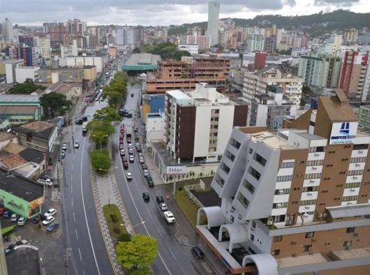 Quiosque do IPTU atende população no Terminal Urbano Central, em Criciúma