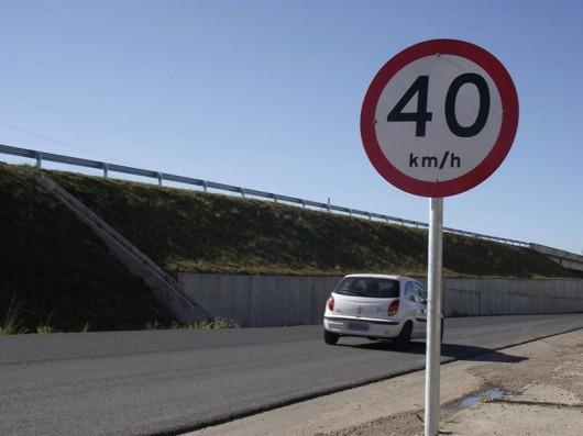 Para desviar do tráfego lento, motoristas “entopem” ruas laterais na 101