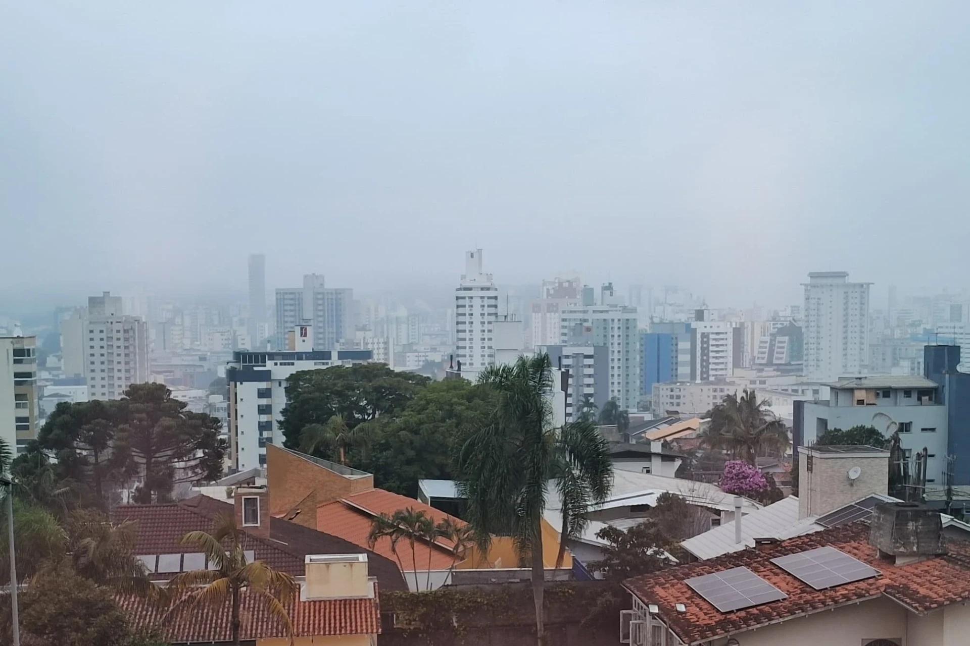 Nevoeiro marítimo: entenda o fenômeno que cobre parte do Sul de SC e do país