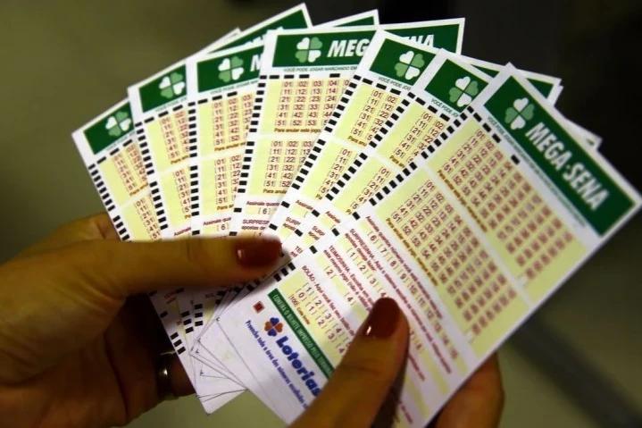 Mega-Sena: prêmio principal acumula e três apostas catarinenses acertam a Quina; confira o resultado