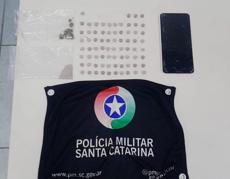 Após denúncias, PM apreende 74 comprimidos de ecstasy em Criciúma 