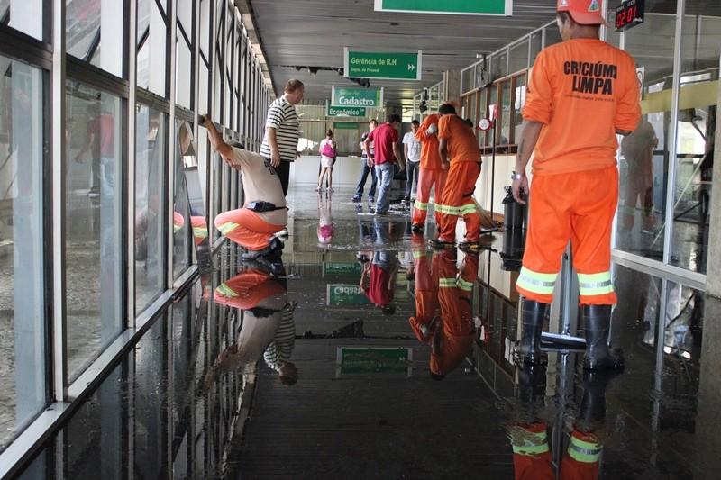 Prefeitura de Criciúma está fechada para limpeza (vídeo)