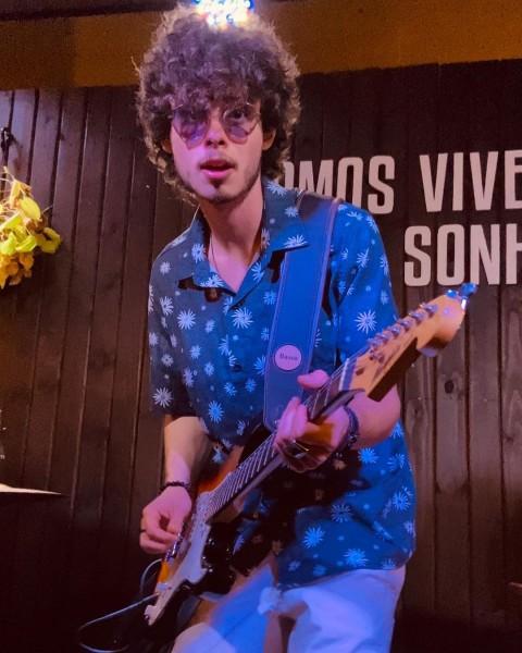 'Essa é pra colar': a nova música de Beto Cardoso 
