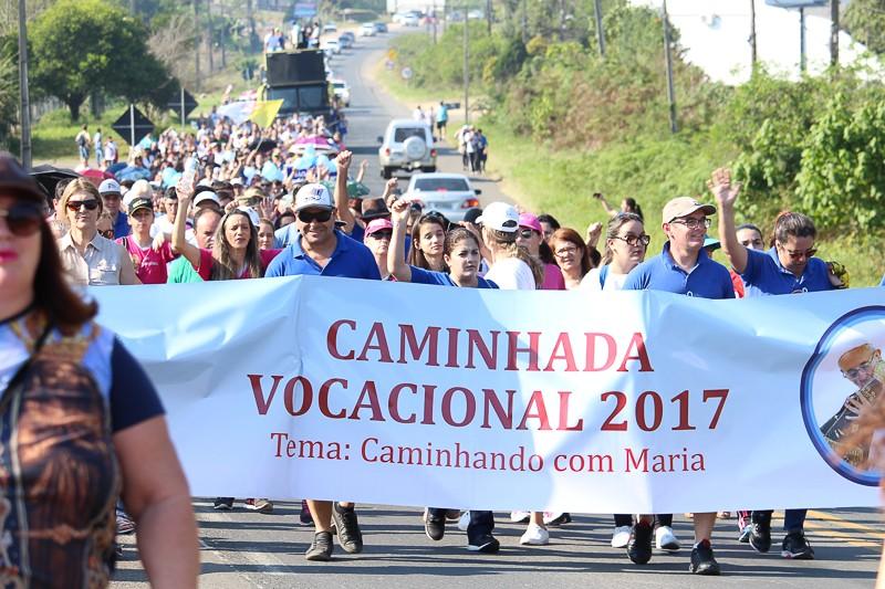 Caminhada Vocacional reúne centenas de fiéis