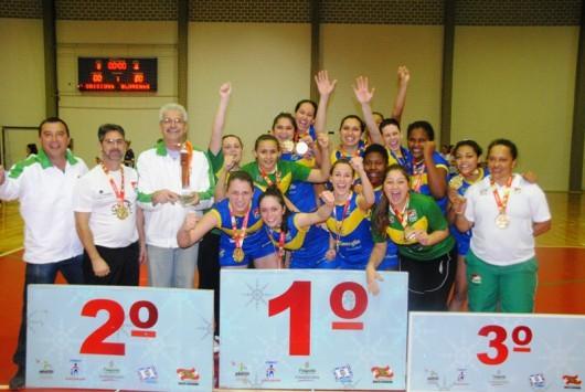 Meninas bicampeãs do handebol