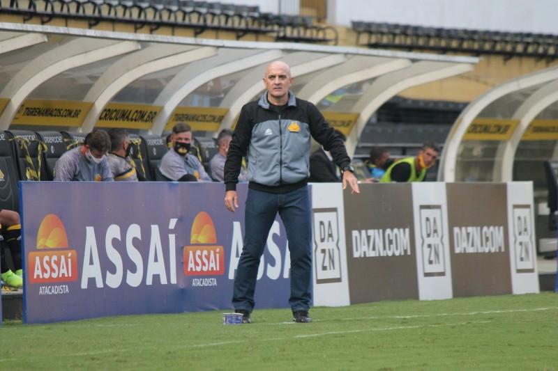 Após derrota, Itamar Schulle lamenta segundo tempo e admite: 'precisamos evoluir'