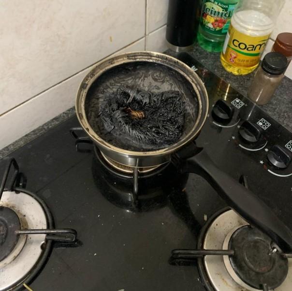 Princípio de incêndio atinge apartamento em Criciúma enquanto jovem dormia