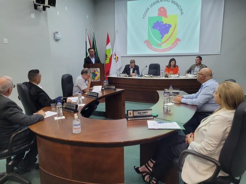 Vereadores cobram explicações sobre aumento na despesa de combustível em Forquilhinha