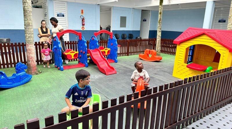 Prefeitura de Imbituba reforma creche e inaugura quadra de grama sintética