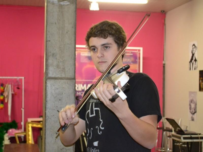 Gabriel Furlanetto abre o Quintas Culturais 2014