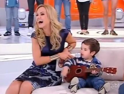 Pequeno \"beatlemaníaco\" de Criciúma fatura prêmio no Programa da Eliana