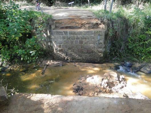 Ponte em estrada usada para desvio quebra, em Urussanga