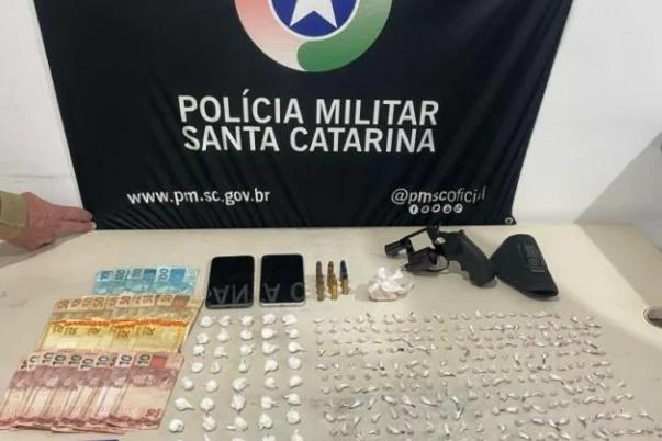 Jovem é preso com revolver e munições em Balneário Gaivota