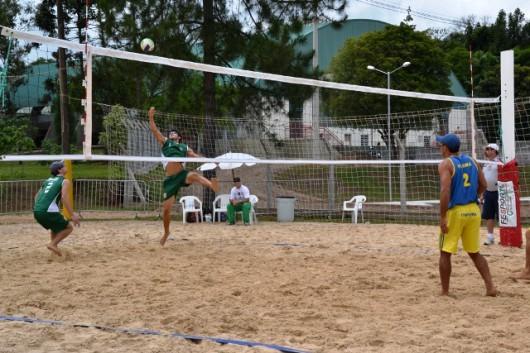 Vôlei de praia: derrota também no masculino