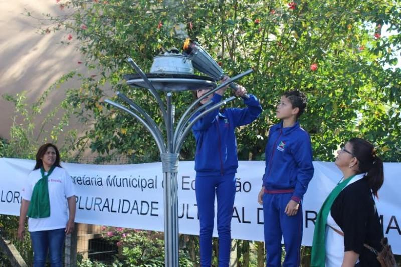 Semana da Pátria: fogo simbólico percorre escolas e entidades