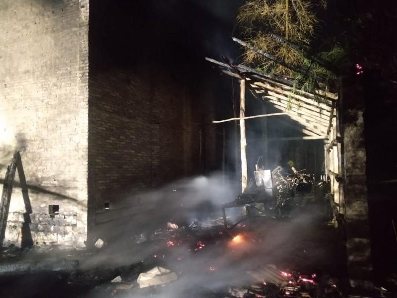 Depósito de lenha é atingido por incêndio em Urussanga