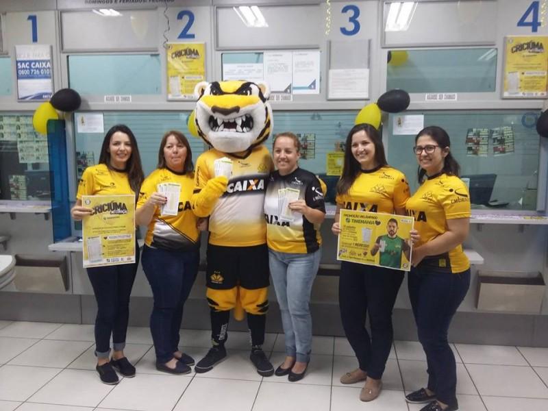 Tigrão vai às lotéricas para promover a Timemania