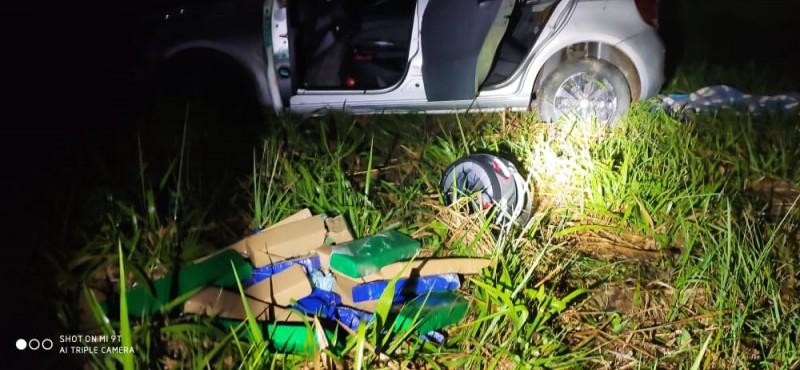 PRF apreende 19 quilos de maconha em carro de Araranguá, acidentado na BR-101
